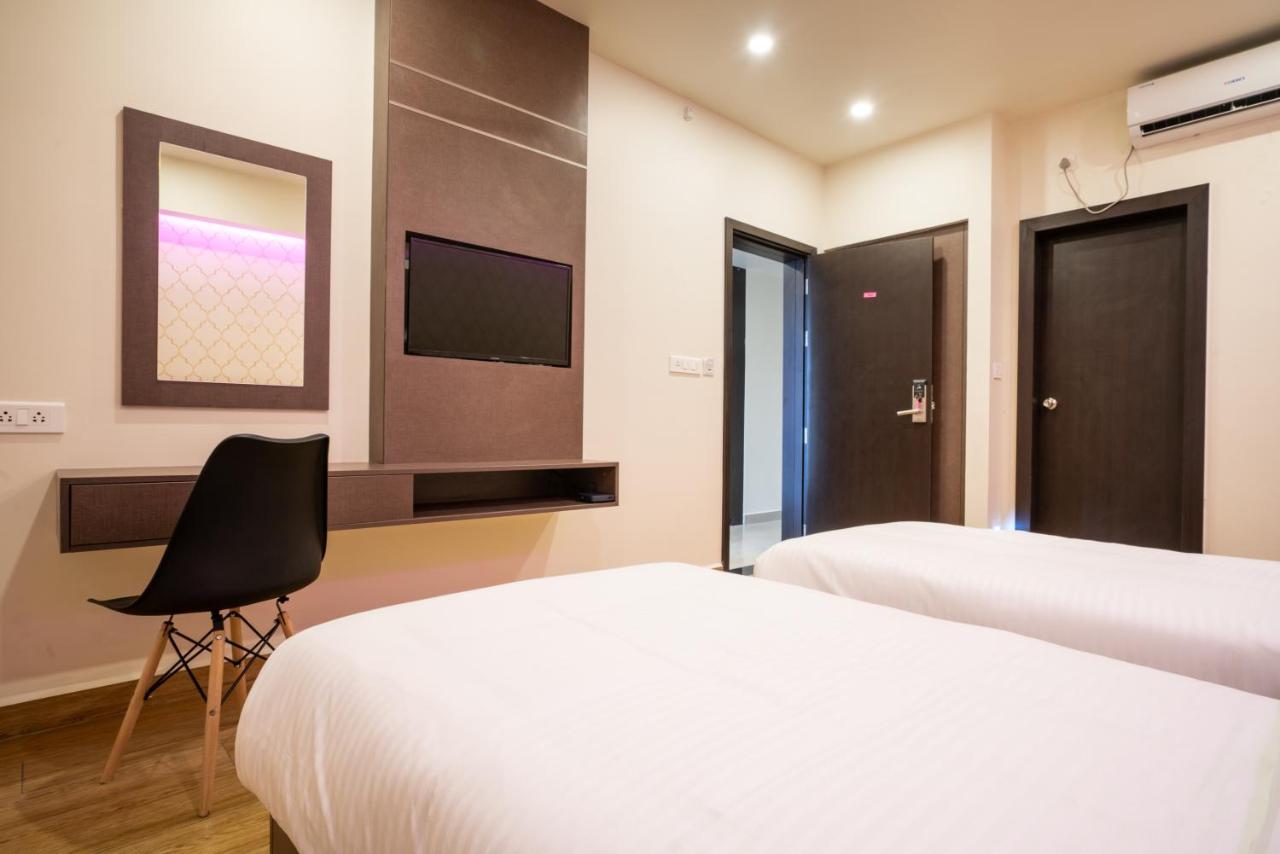 Lavender Infopark Kochi Hotel Exterior photo